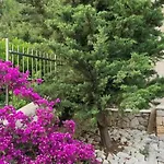 Beachfront Luxury With Private Pool And Stunning Sea Views Вилла *