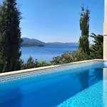 Beachfront Luxury With Private Pool And Stunning Sea Views Вилла Babina