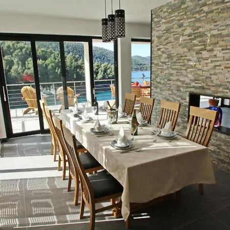 Villa Lukrecia -Stunning Sea View Retreat 别墅