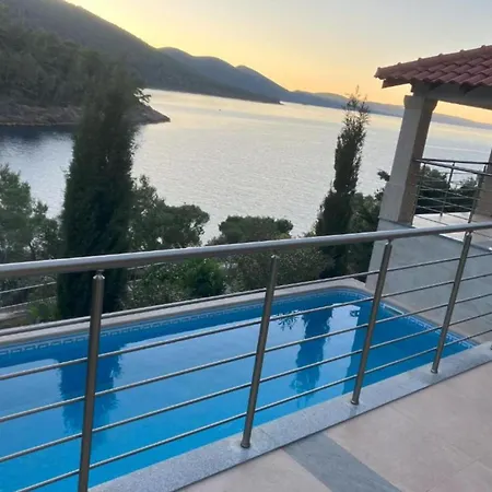 Villa Beachfront Luxury With Private Pool And Stunning Sea Views