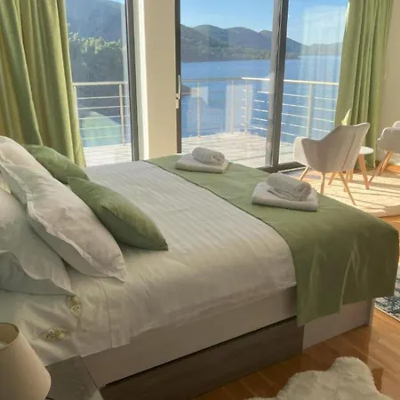 Villa Beachfront Luxury With Private Pool And Stunning Sea Views *