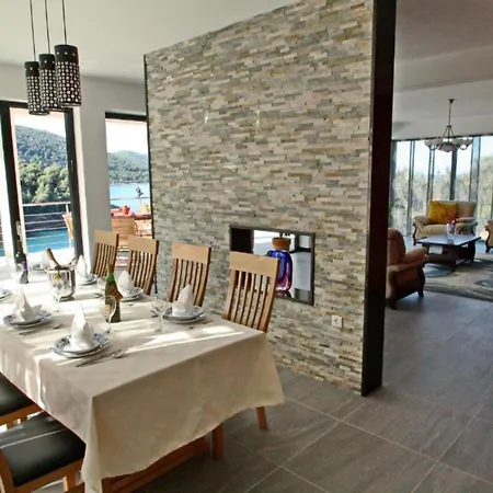 Beachfront Luxury With Private Pool And Stunning Sea Views