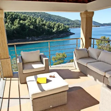 Villa Beachfront Luxury With Private Pool And Stunning Sea Views *